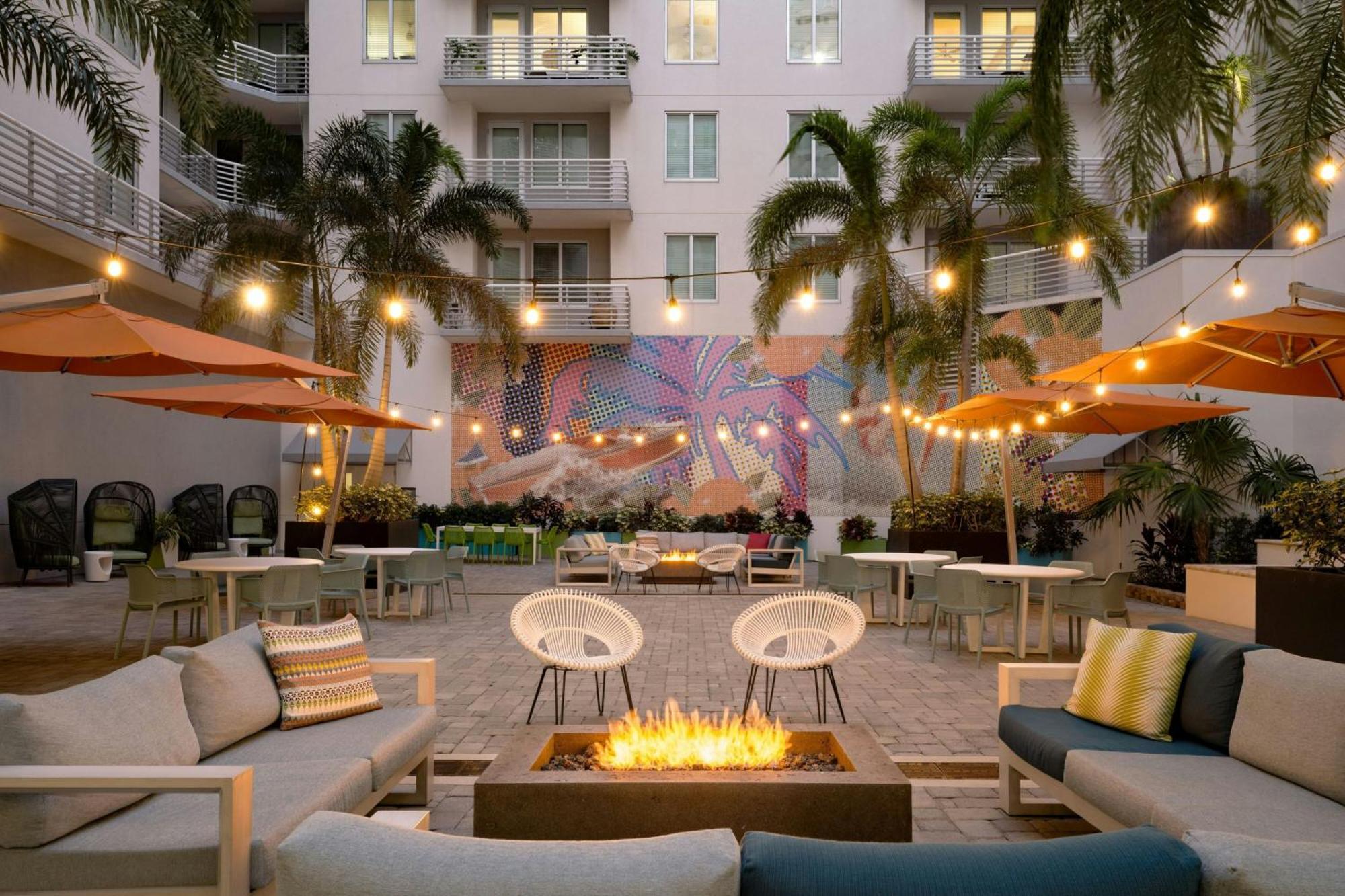 Aloft Sarasota Hotel Exterior photo