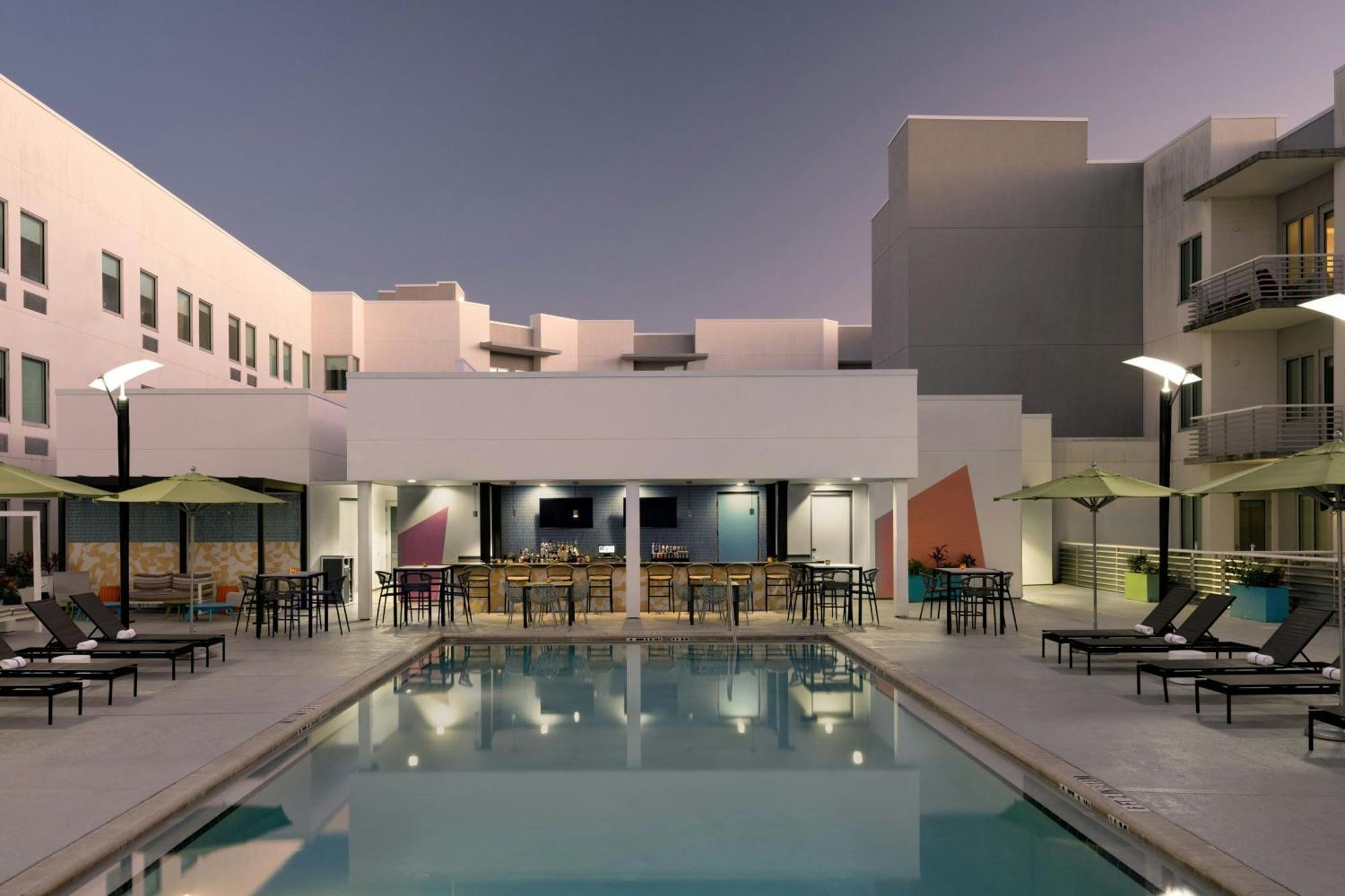 Aloft Sarasota Hotel Exterior photo